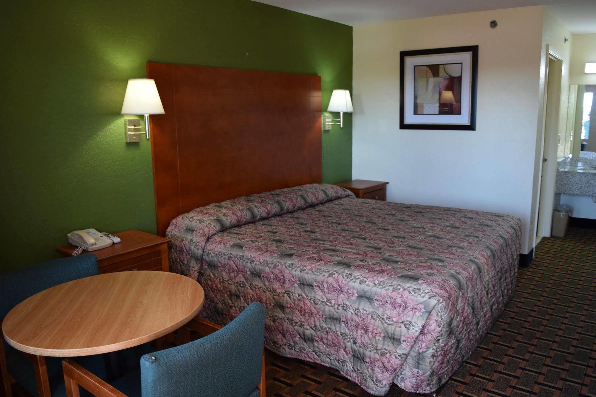 דאגלסוויל Royal Inn & Suites מראה חיצוני תמונה